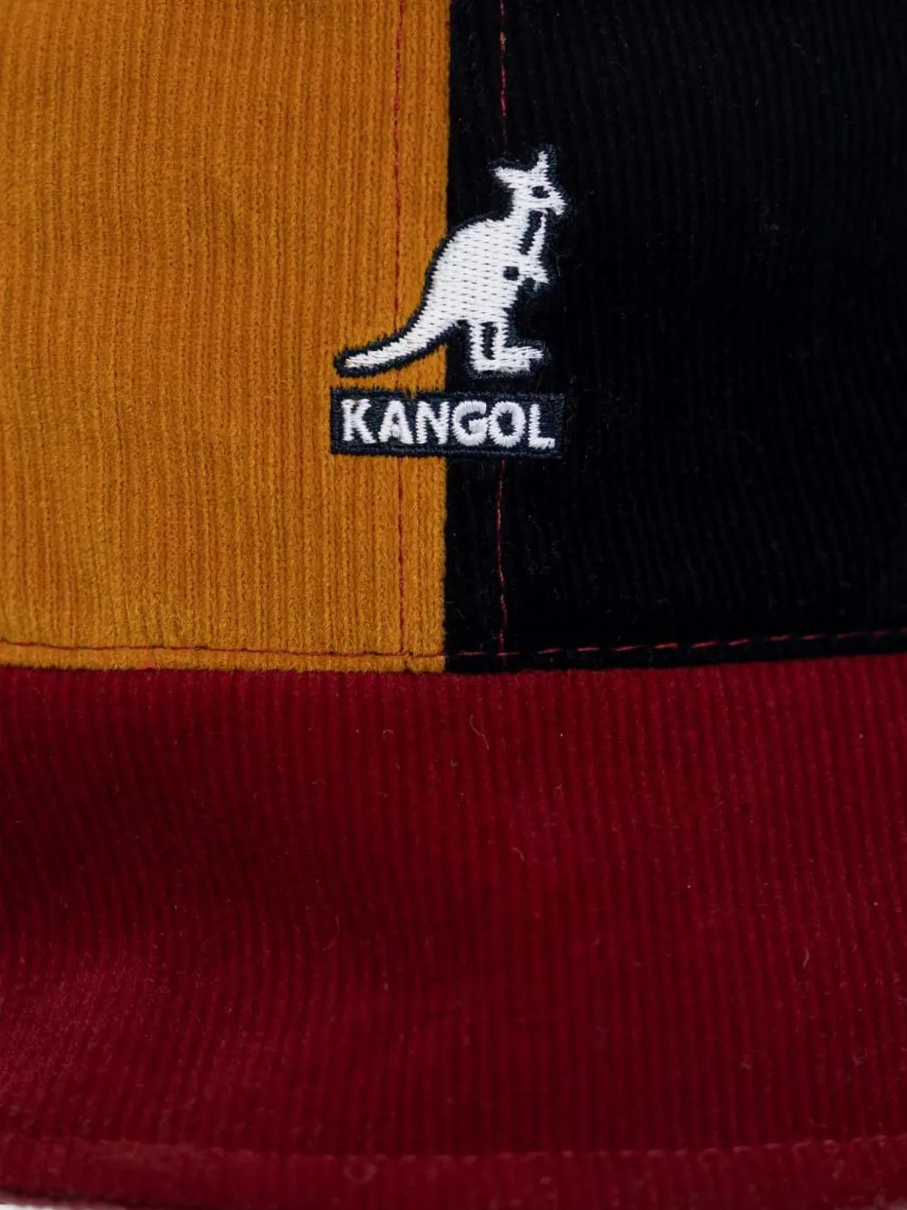 Kangol Ribfluwelen vissershoed met patchwork Rood
