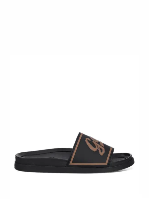 Gant Pierbay logo-detail slides