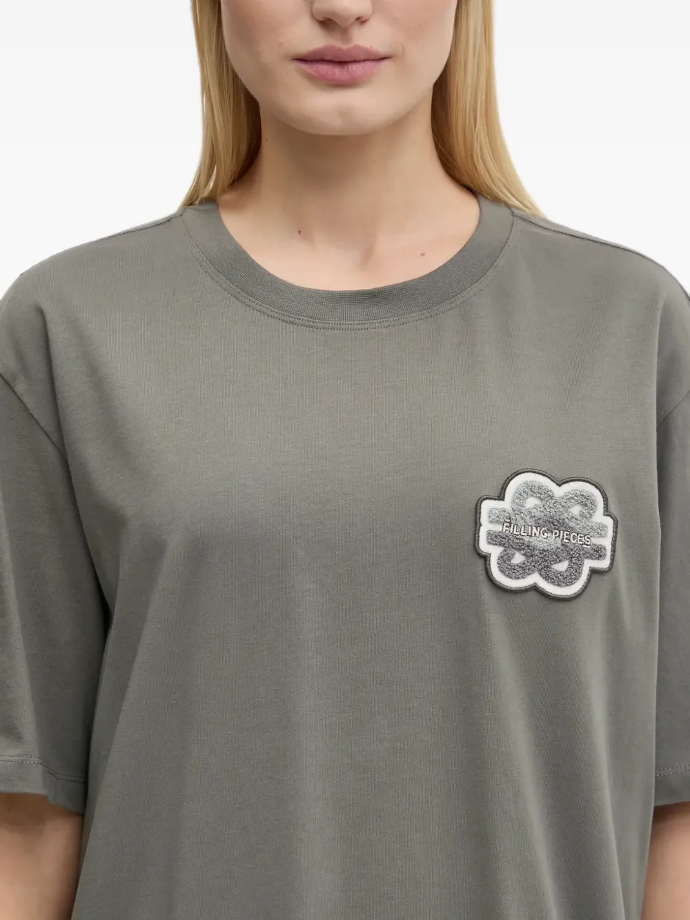 Filling Pieces Gowtu T-shirt met logo-patch Grijs