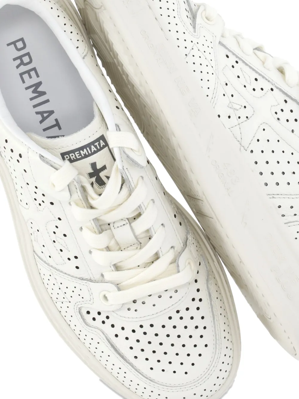 Premiata Quinnd 8251 geperforeerde sneakers Beige