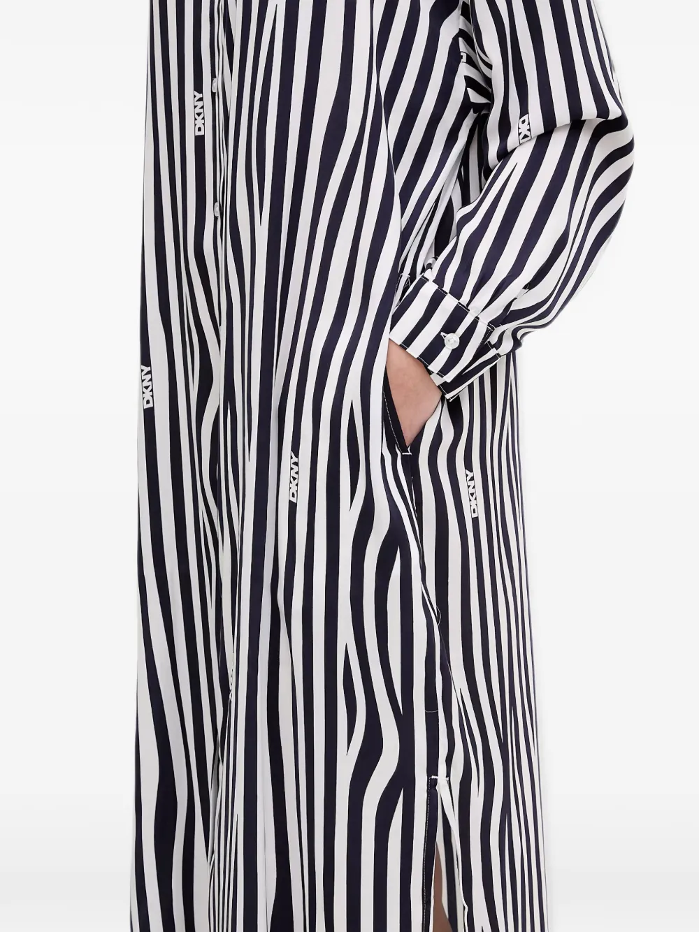 DKNY Gestreepte nachtjapon met logo-print Wit