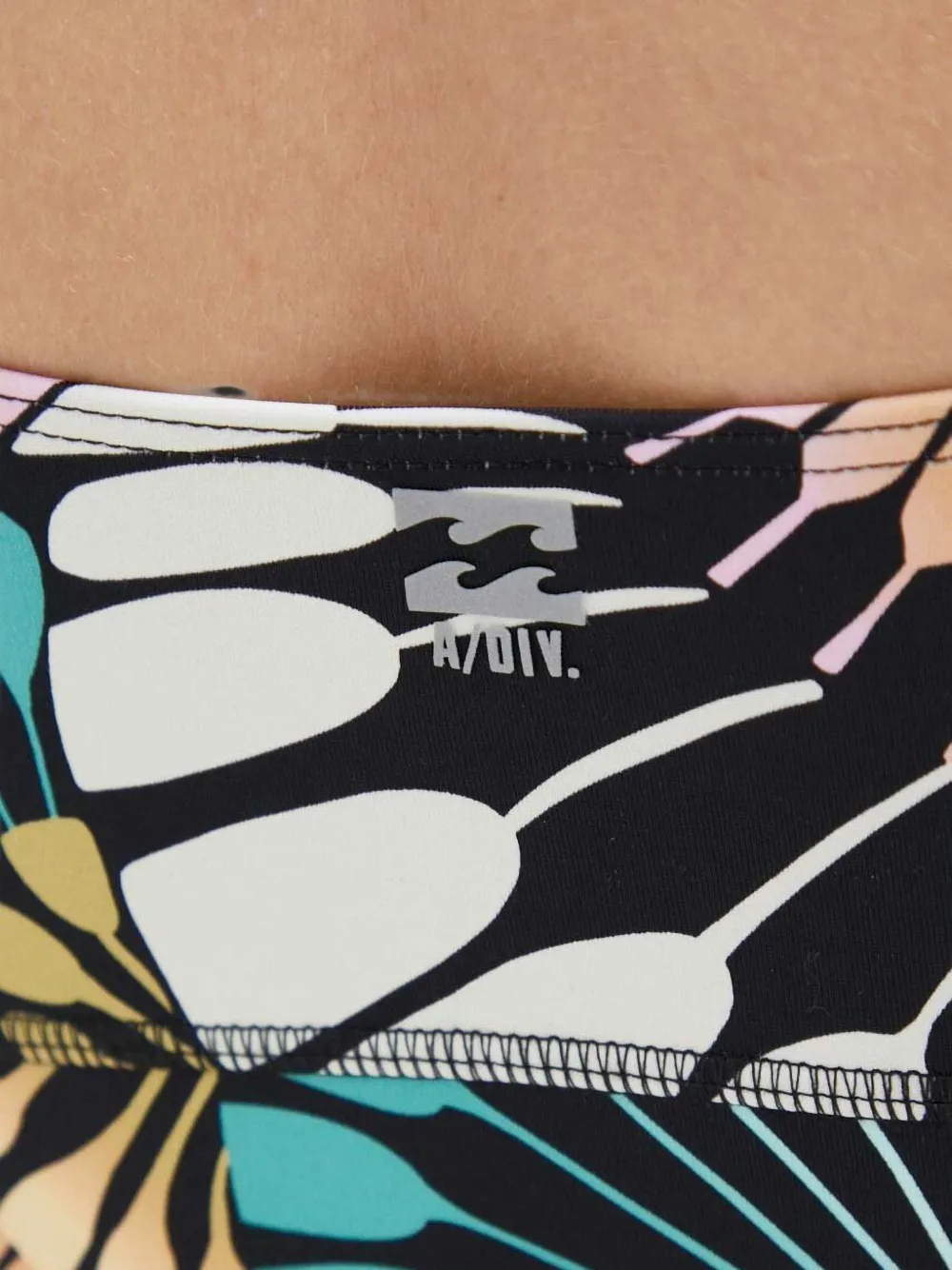 Billabong Summit sport-bh met abstracte print en diepe ronde hals Zwart