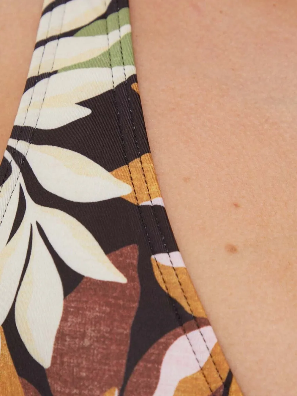 Billabong Tales From The Tropics bikinitop met bladerprint Zwart