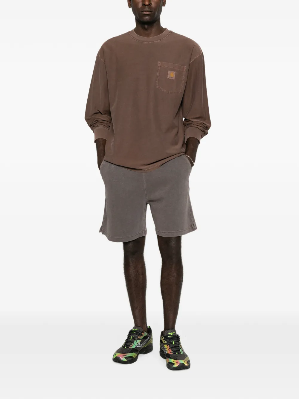 Carhartt WIP T-shirt met logopatch Bruin