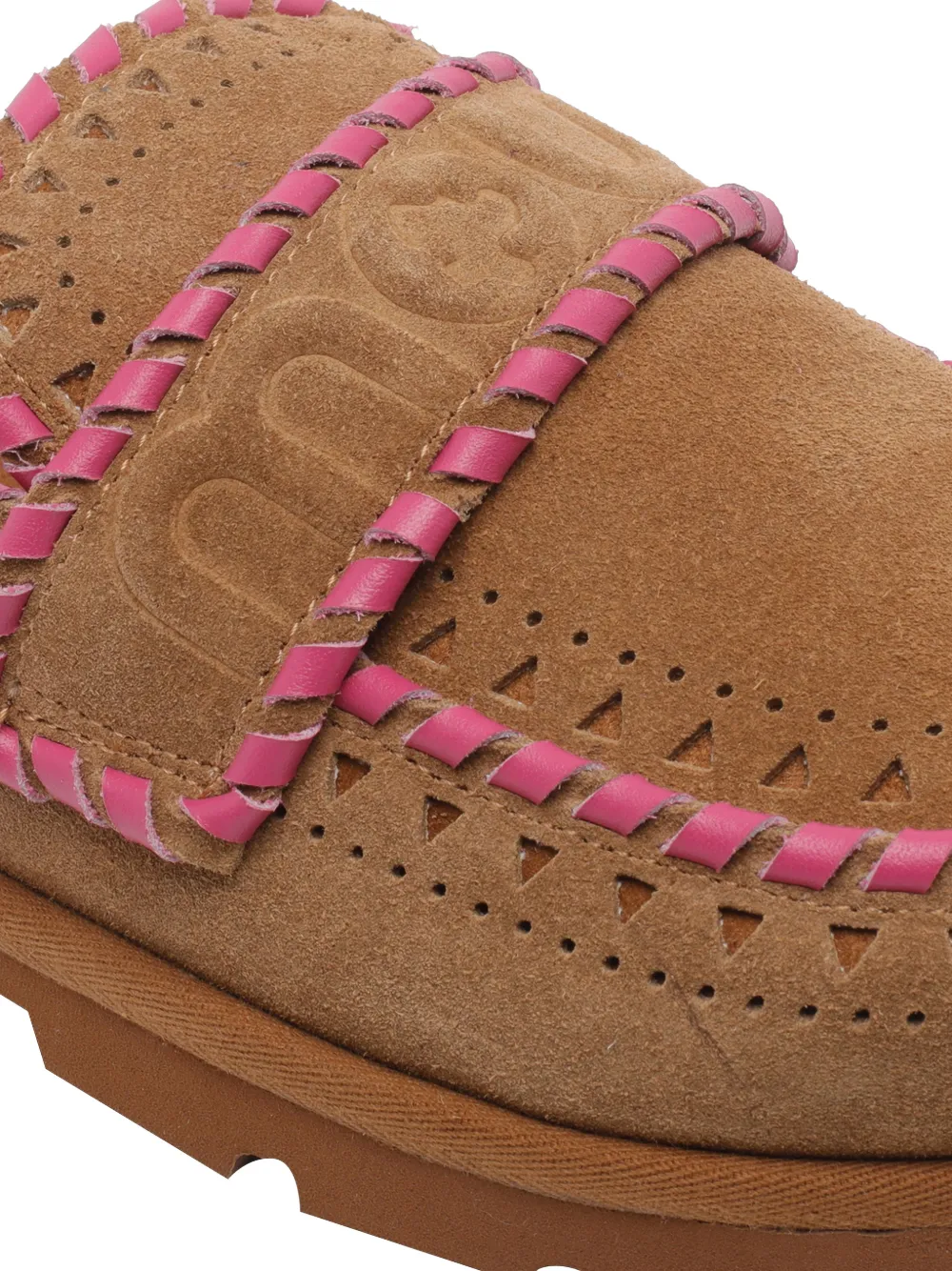 Mou Geperforeerde muiltjes met logo-reliëf Beige