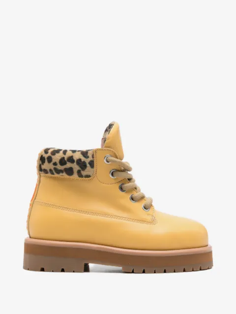 PDF botas de montaña con agujetas y estampado de leopardo