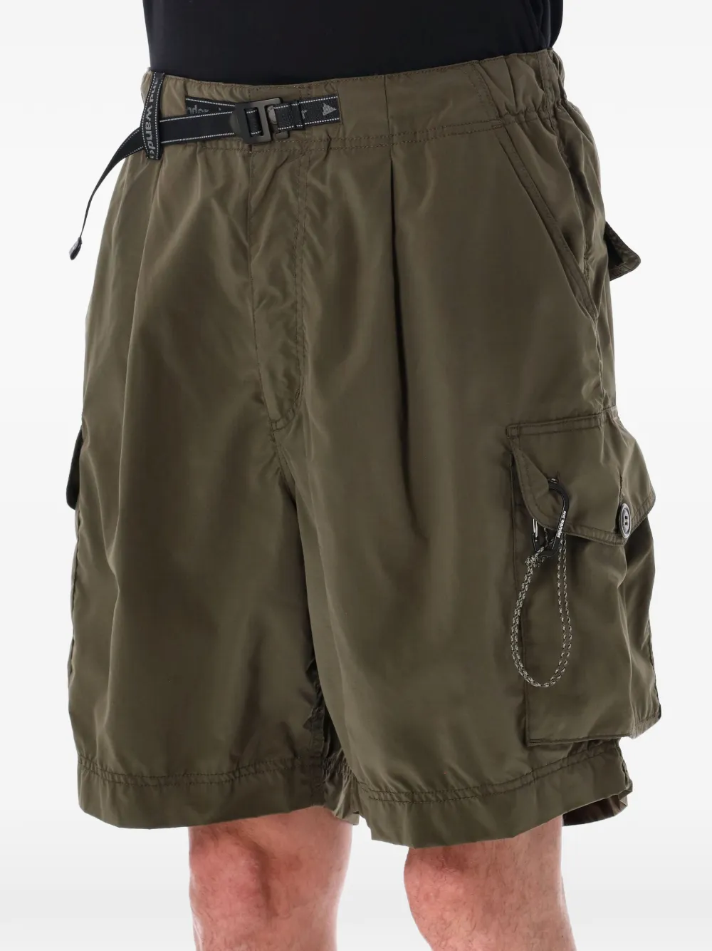 and Wander Cargo shorts met karabijndetail Groen