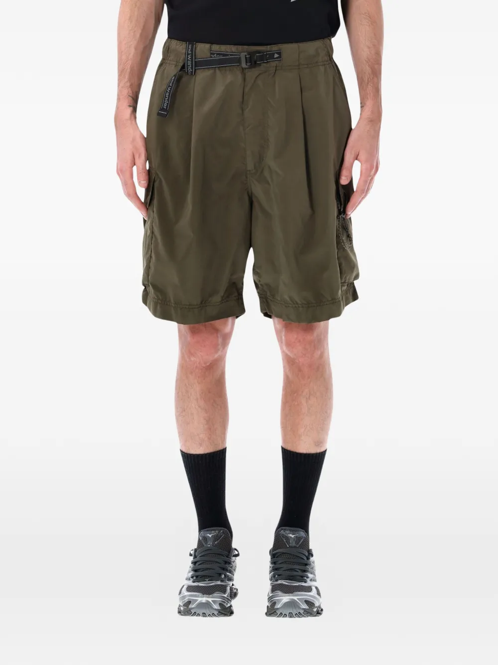 and Wander carabiner-detail cargo shorts - Verde