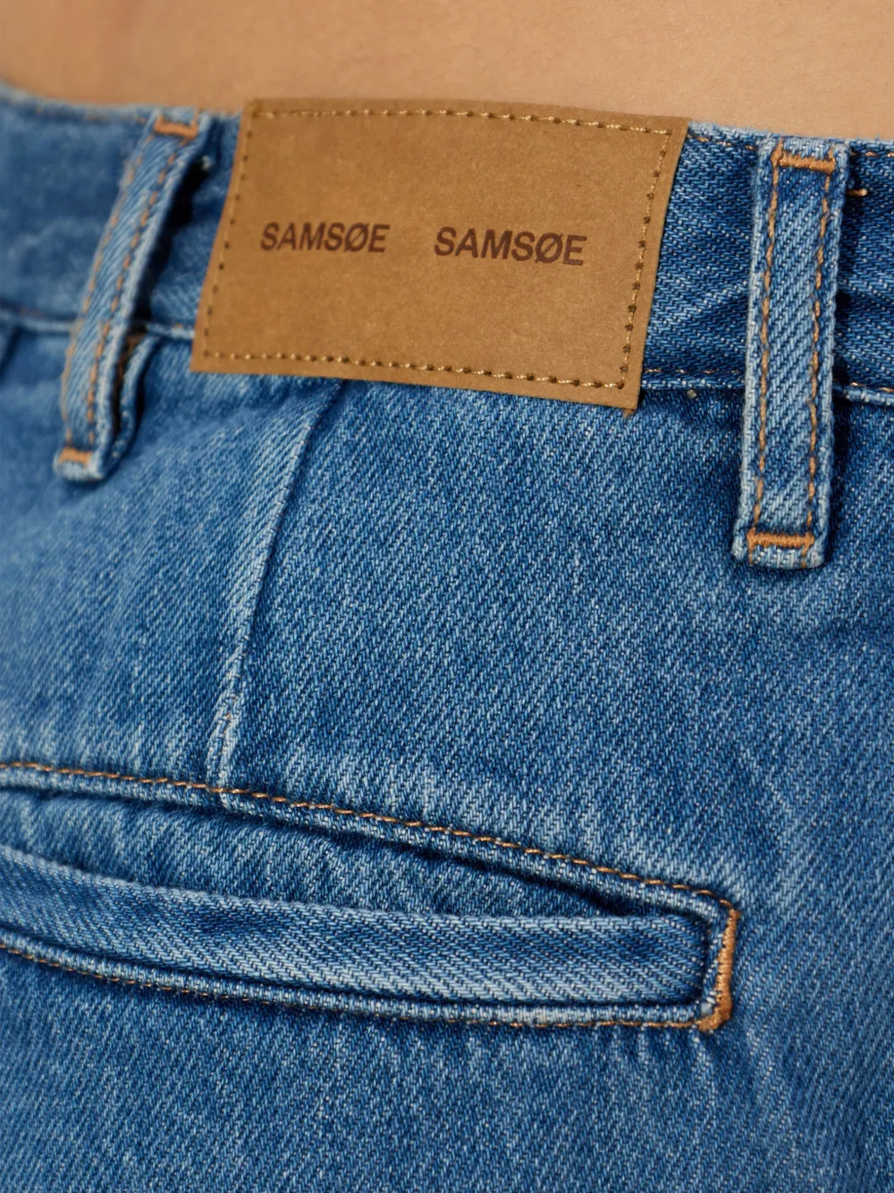 SAMSOE Saharperfluid geplooide jeans Blauw