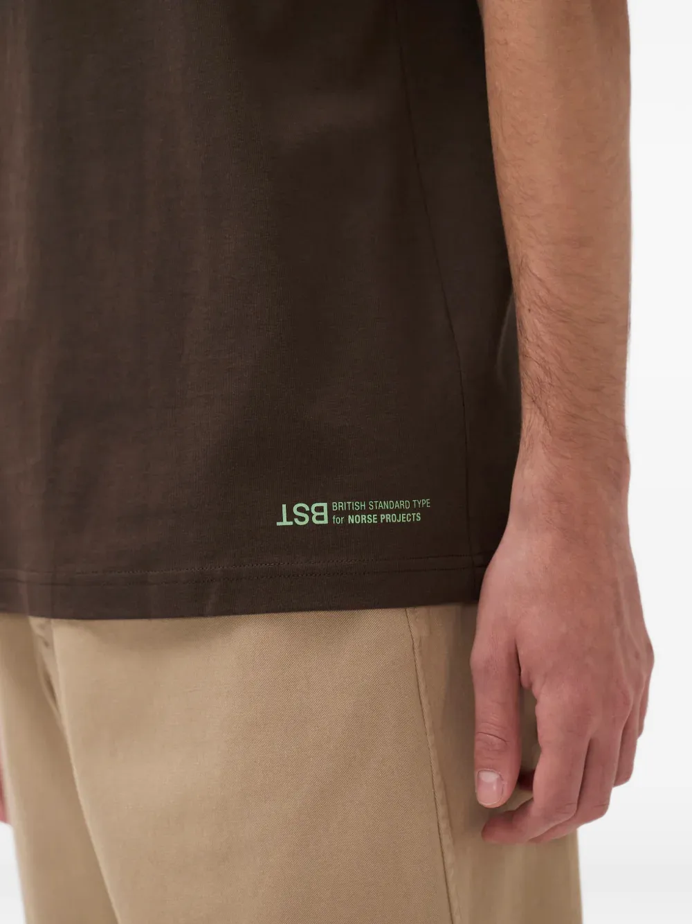 Norse Projects x BST logoprinten T-shirt Bruin