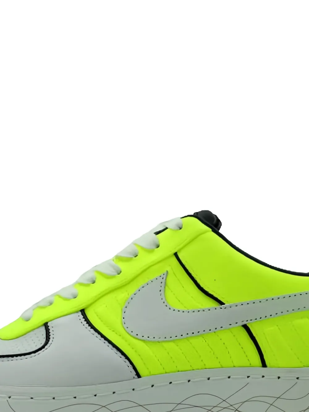 Nike Geperforeerde sneakers met logo Geel