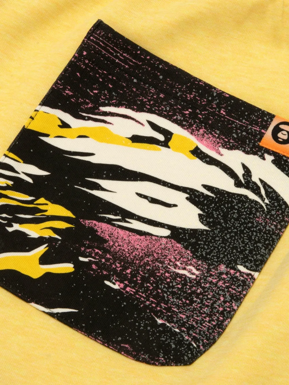 AAPE BY *A BATHING APE Shorts met grafische print Geel