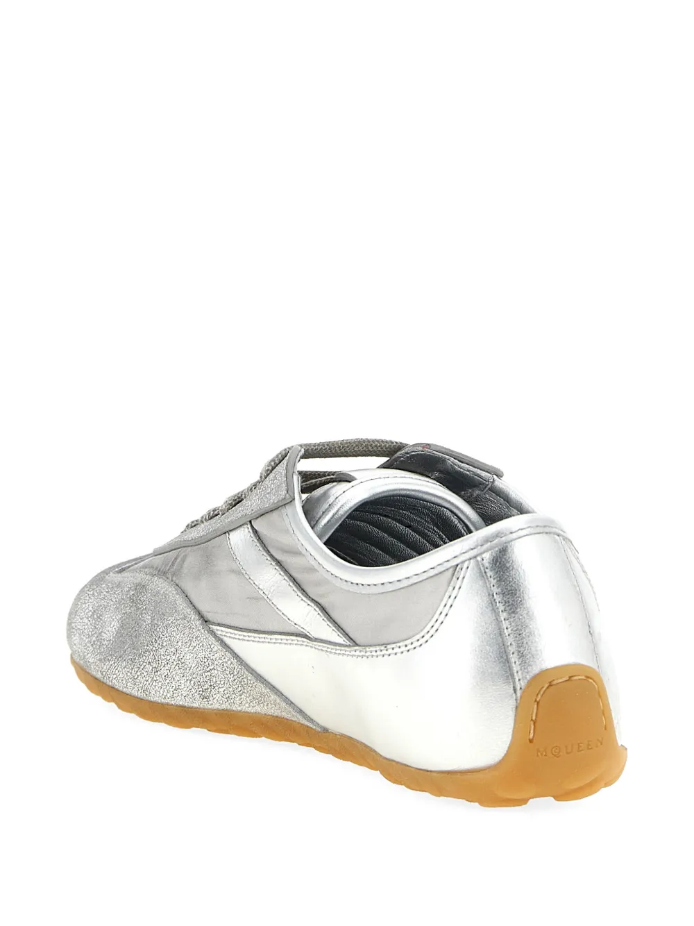 Alexander McQueen Sneakers met logo-reliëf Zilver