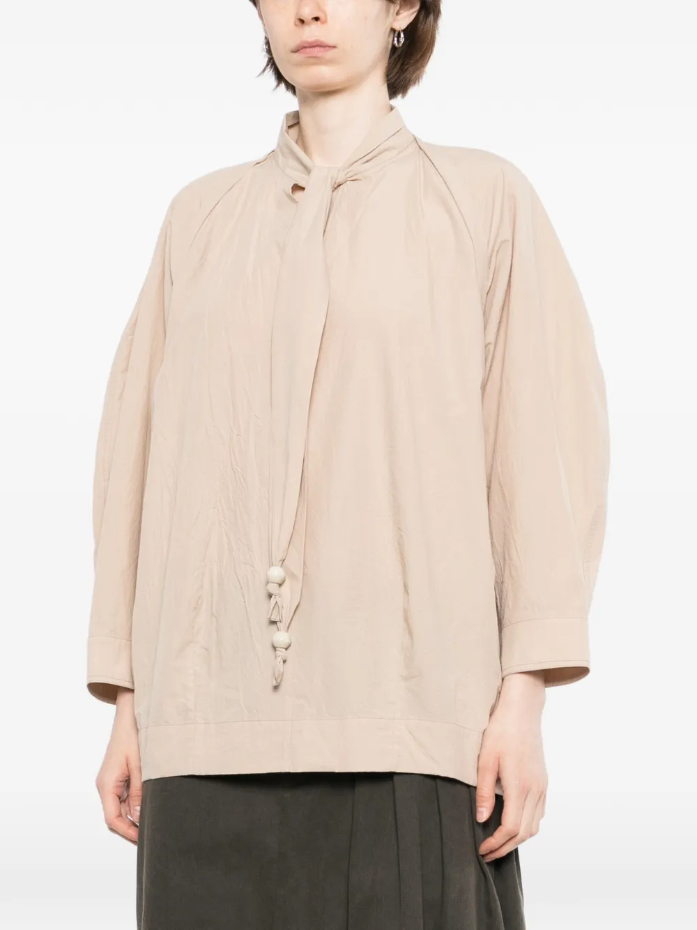 LEMAIRE Blouse met lange mouwen en sjaal-detail Beige