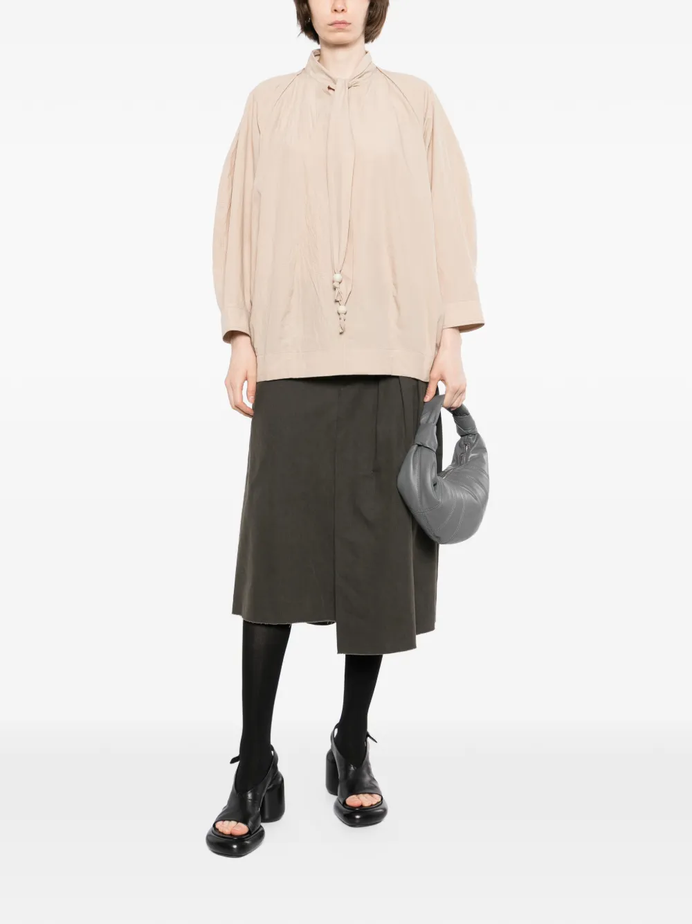 LEMAIRE Blouse met lange mouwen en sjaal-detail Beige