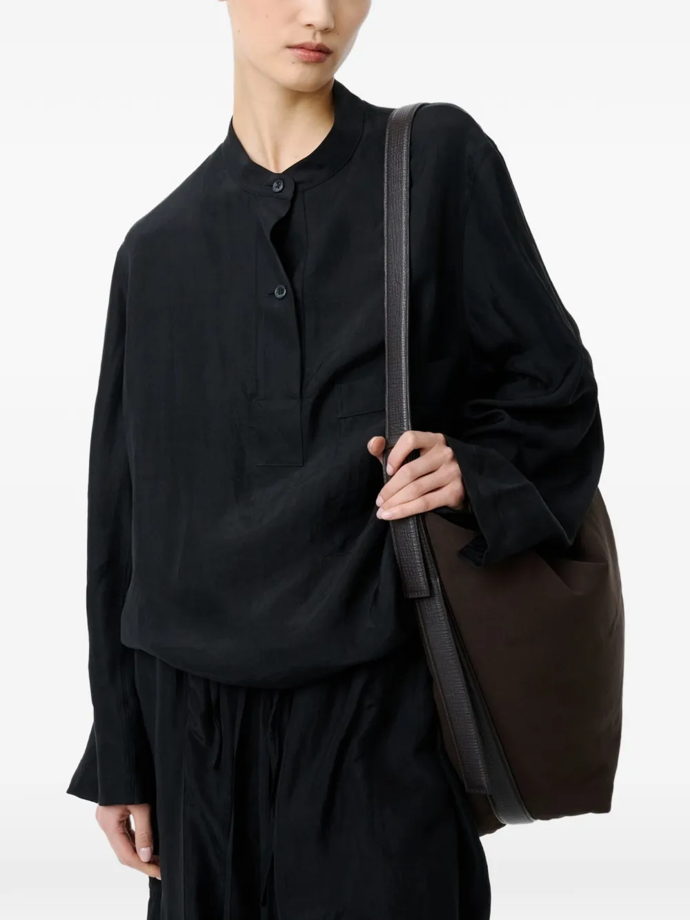 Studio Nicholson Baye Twill blouse met zak en opstaande kraag Zwart