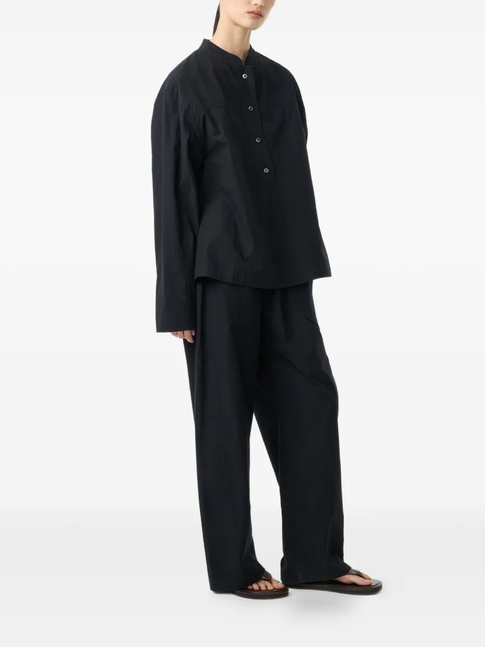Studio Nicholson Vega blouse met vier knopen en opstaande kraag Zwart