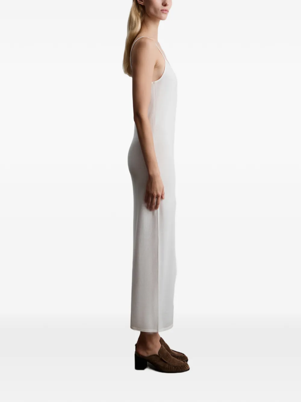 12 STOREEZ Fijngebreide maxi-jurk Beige