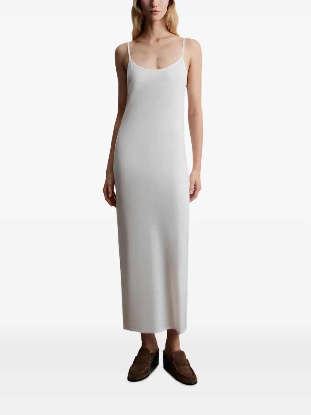 12 STOREEZ Fijngebreide maxi-jurk Beige