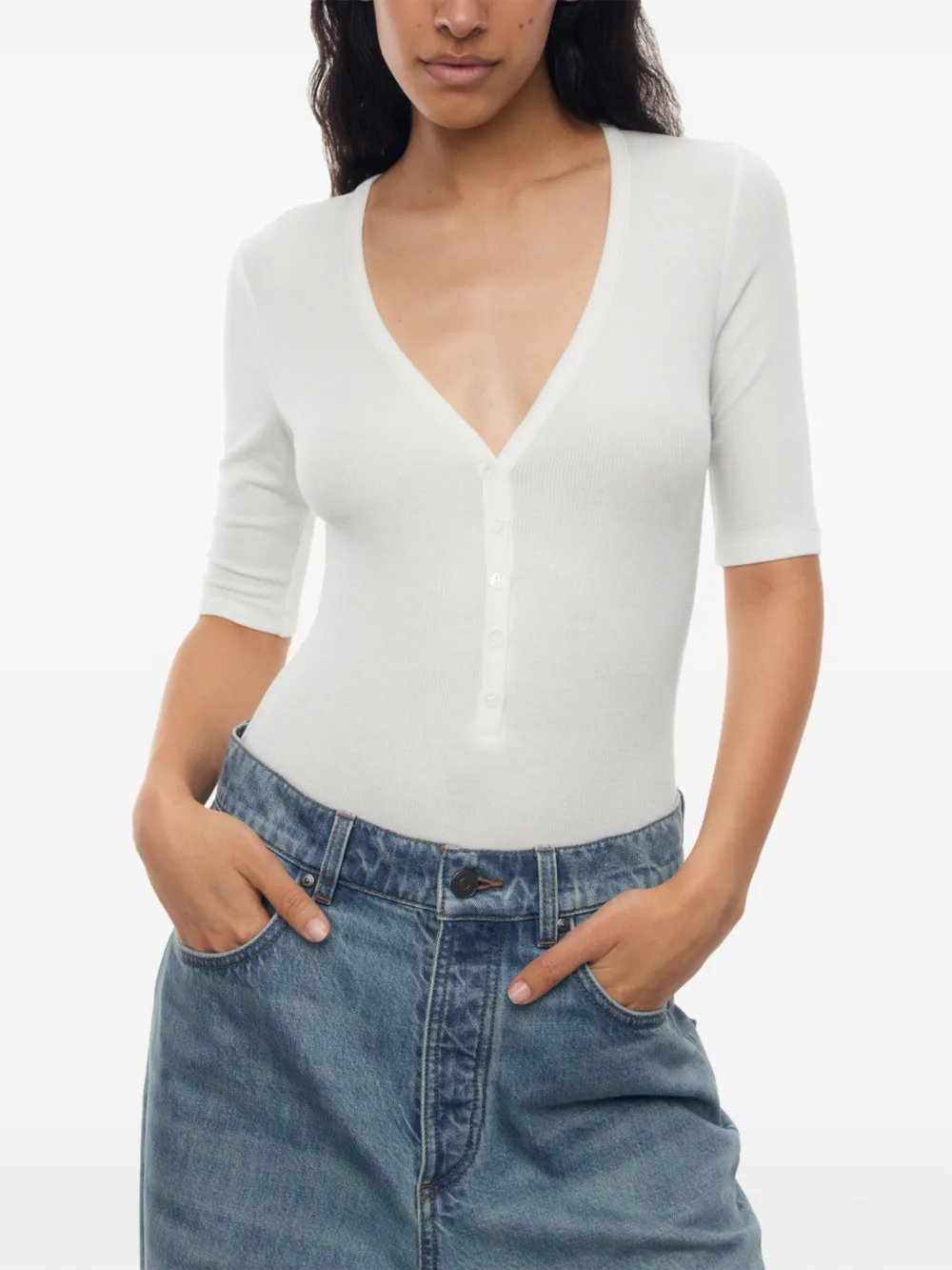 12 STOREEZ Body met V-hals Beige
