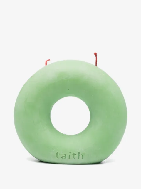 Taith Ho round-shape candle