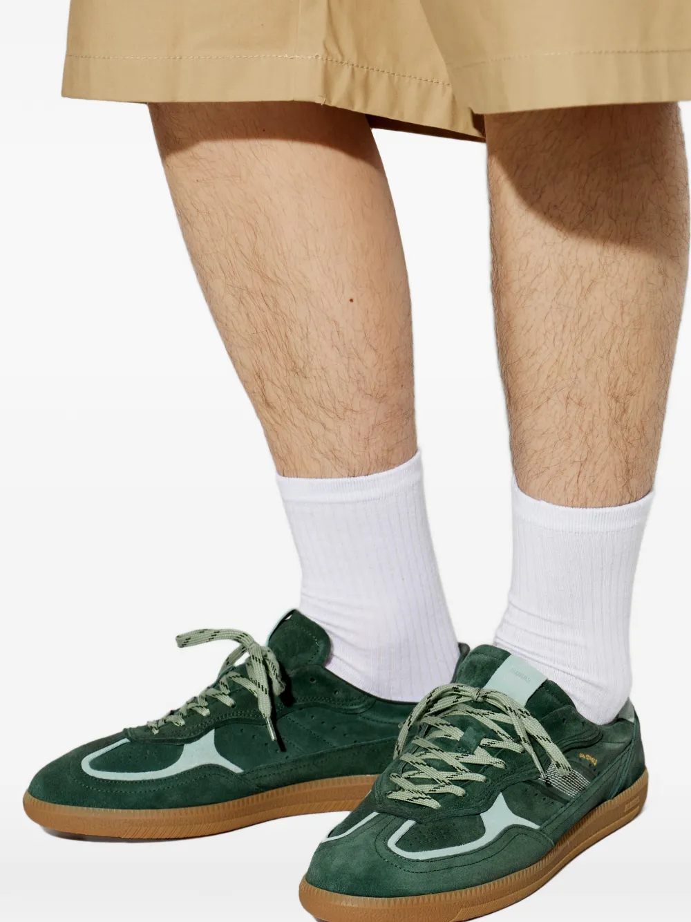 ALOHAS TB.490 suède sneakers met geperforeerde details Groen