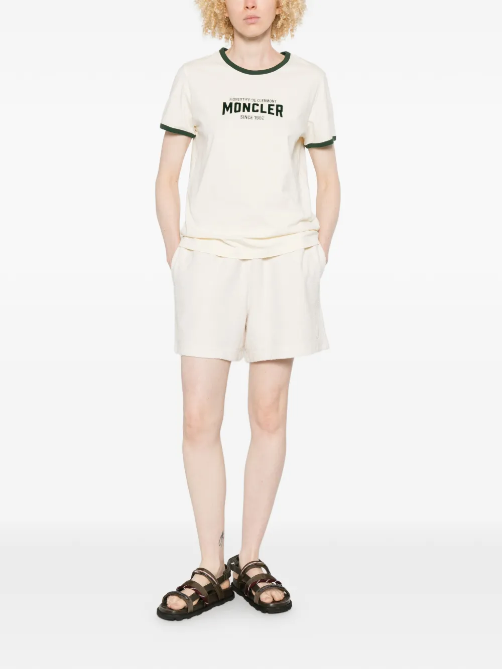 Moncler Shorts met logopatch en trekkoord Beige