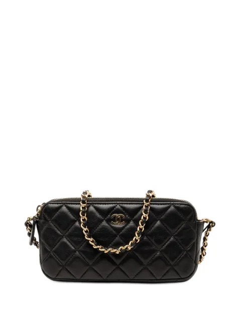 CHANEL Pre-Owned bolsa crossbody Clutch With Chain de piel de becerro capitonada con logo CC y doble cierre 2017-2018