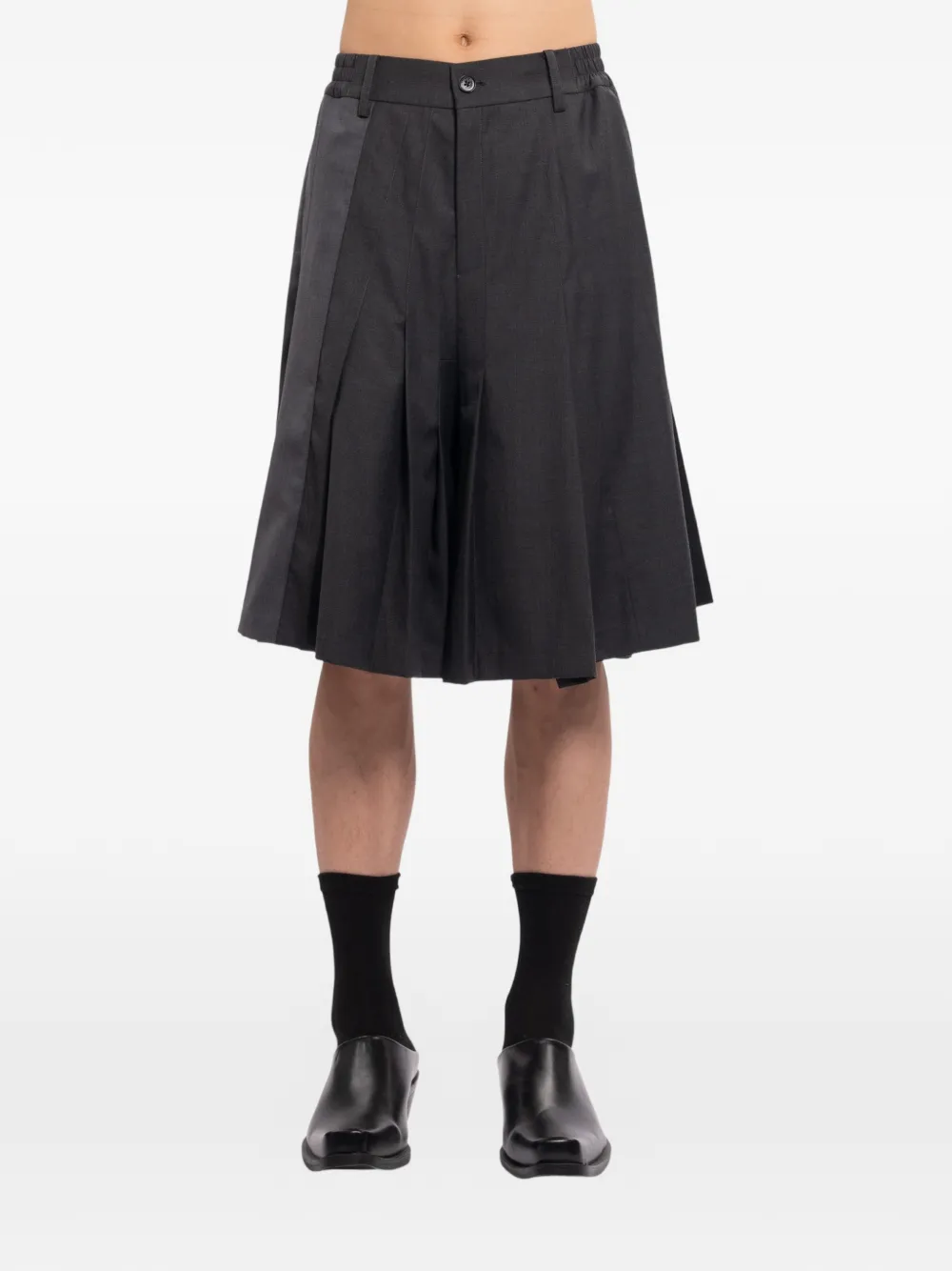 Feng Chen Wang pleated panelled shorts - Grau