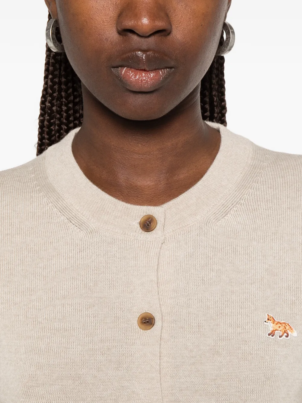 Maison Kitsuné Vest met vossenpatch en knopen Beige