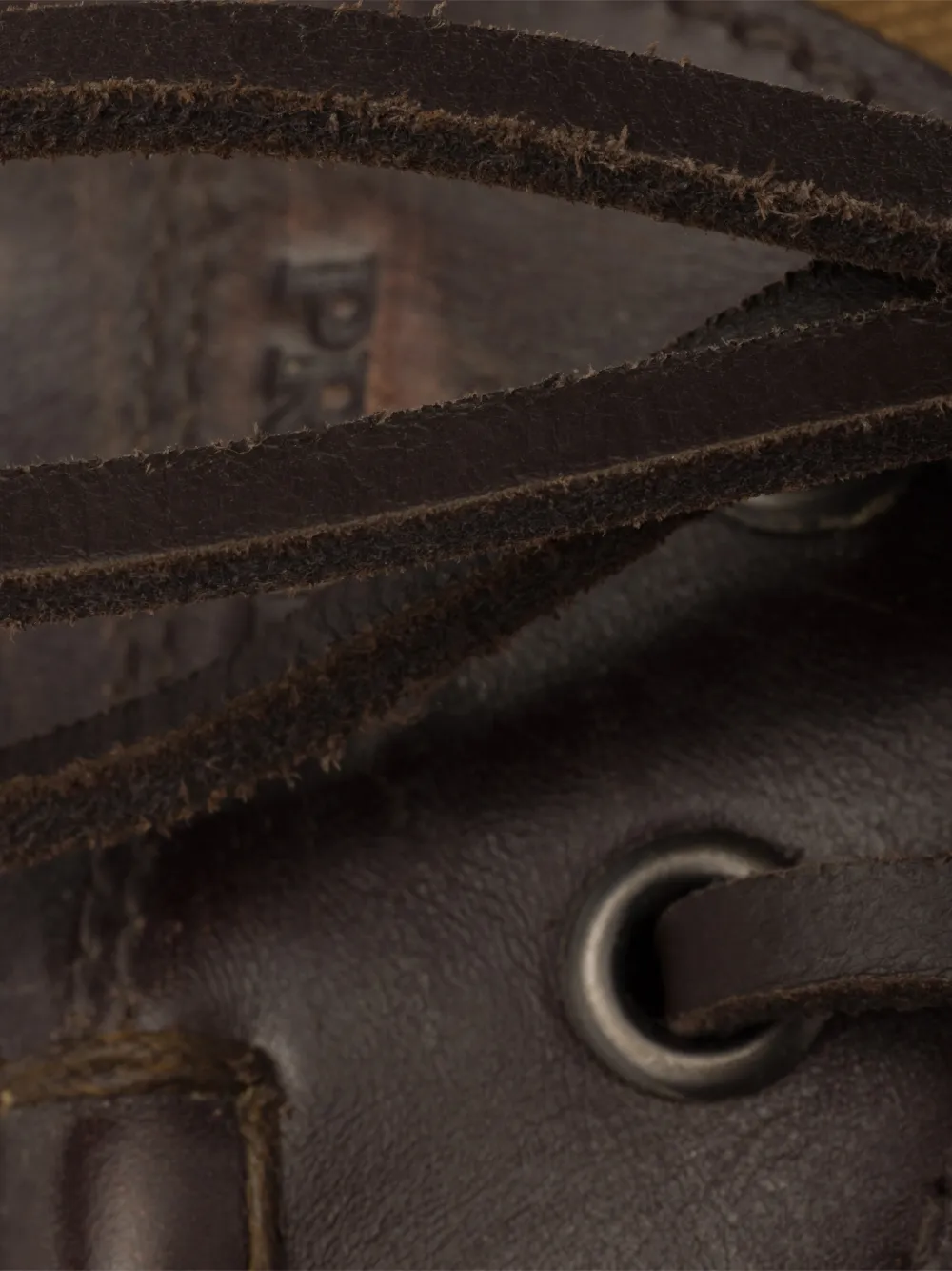 Prada Shuffle verouderde canvas en leren bootschoenen Beige