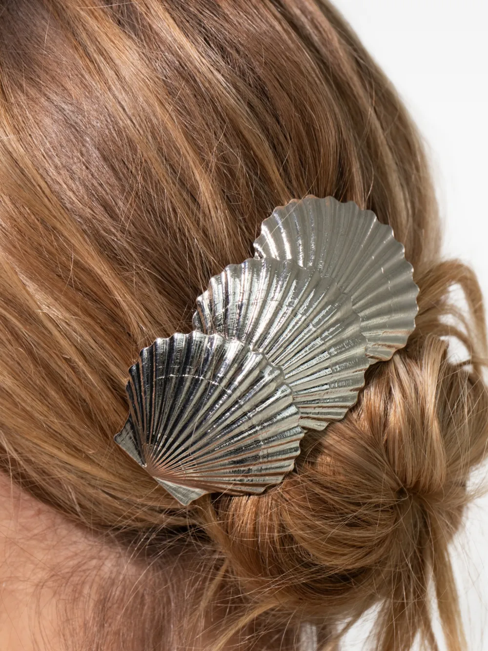 Jennifer Behr Siren haarspeld met schelpenpatroon Zilver