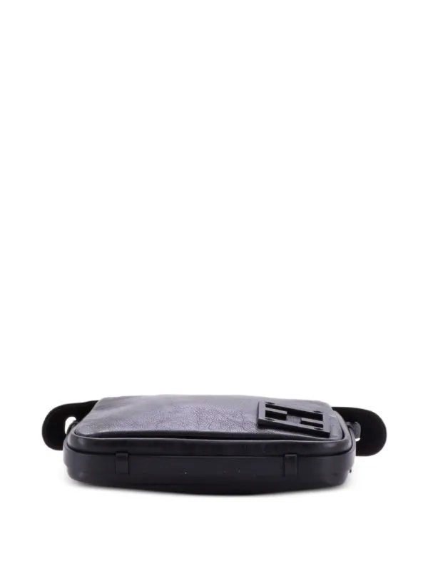 FENDI ミニショルダーポーチ ブラック Fendi Pre-Owned Simply Leather Mini Shoulder Bag | Black | FARFETCH