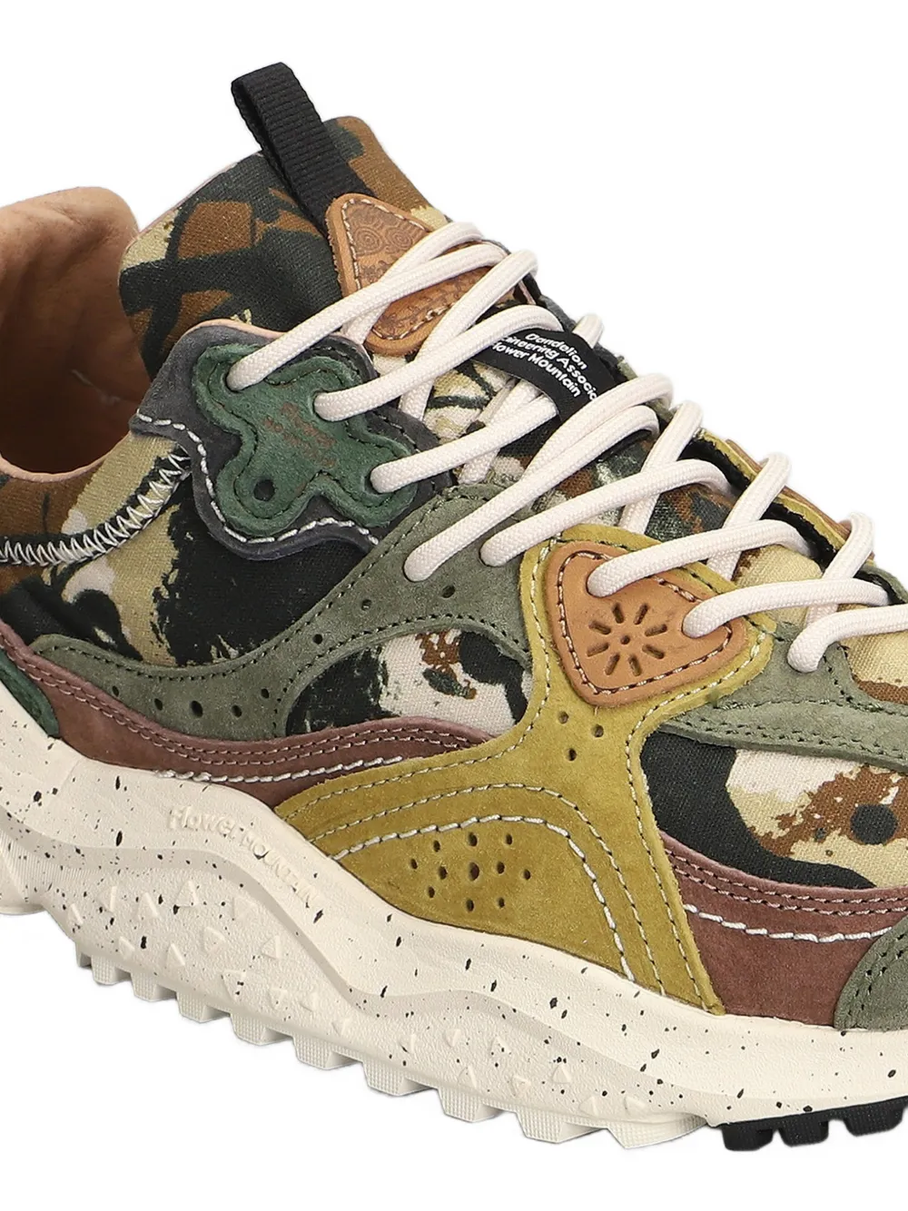 FLOWER MOUNTAIN Wave camouflage-print panelled sneakers Groen