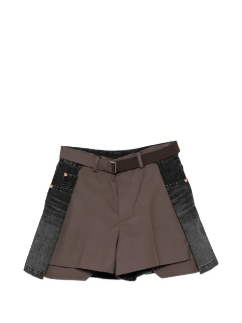 sacai shorts con panel de mezclilla