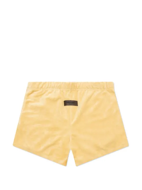 FEAR OF GOD ESSENTIALS KIDS shorts de running con etiqueta