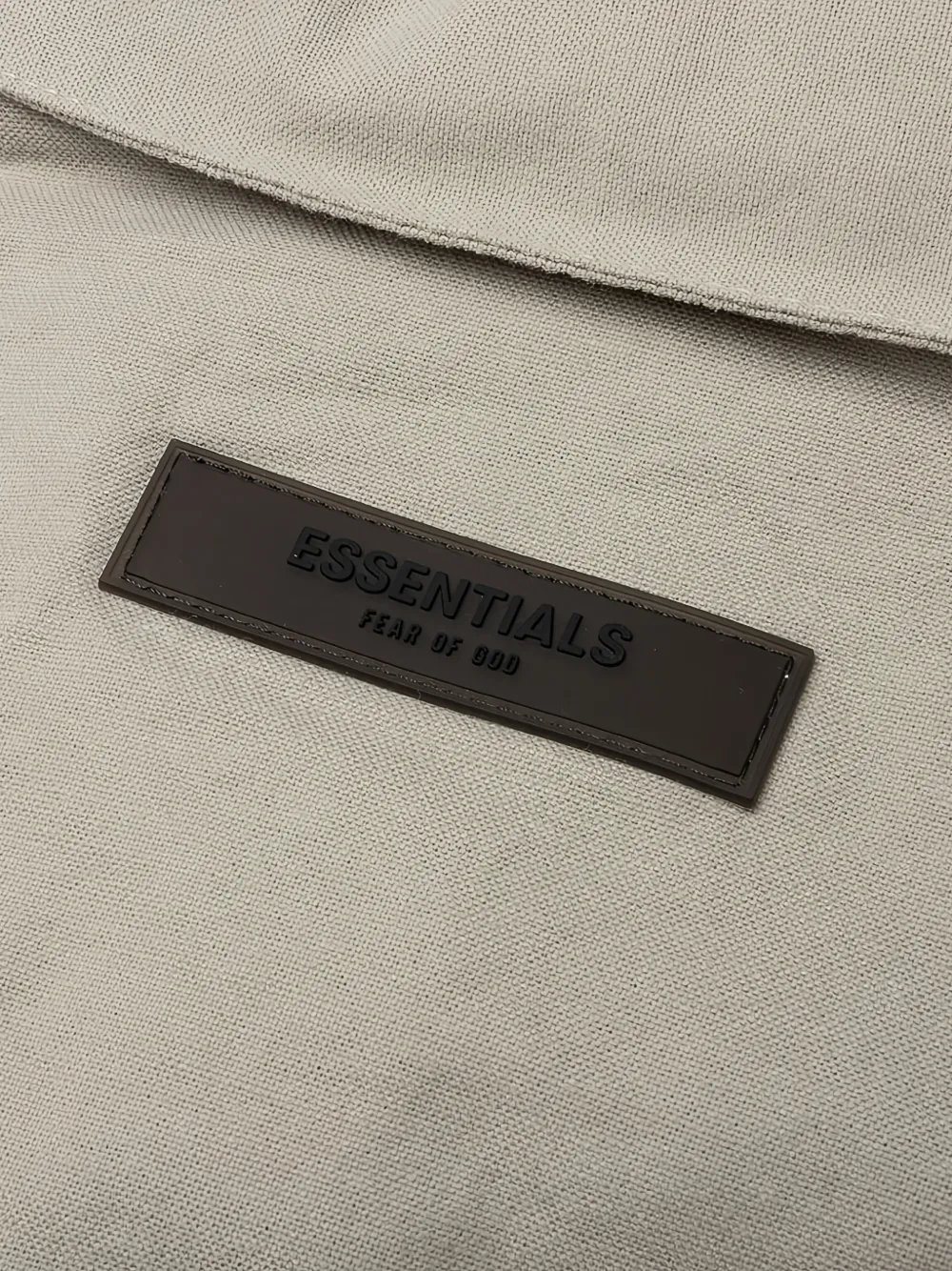 FEAR OF GOD ESSENTIALS オックスフォードシャツ | ニュートラル