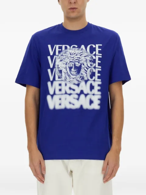 Versace playera con logo gráfico