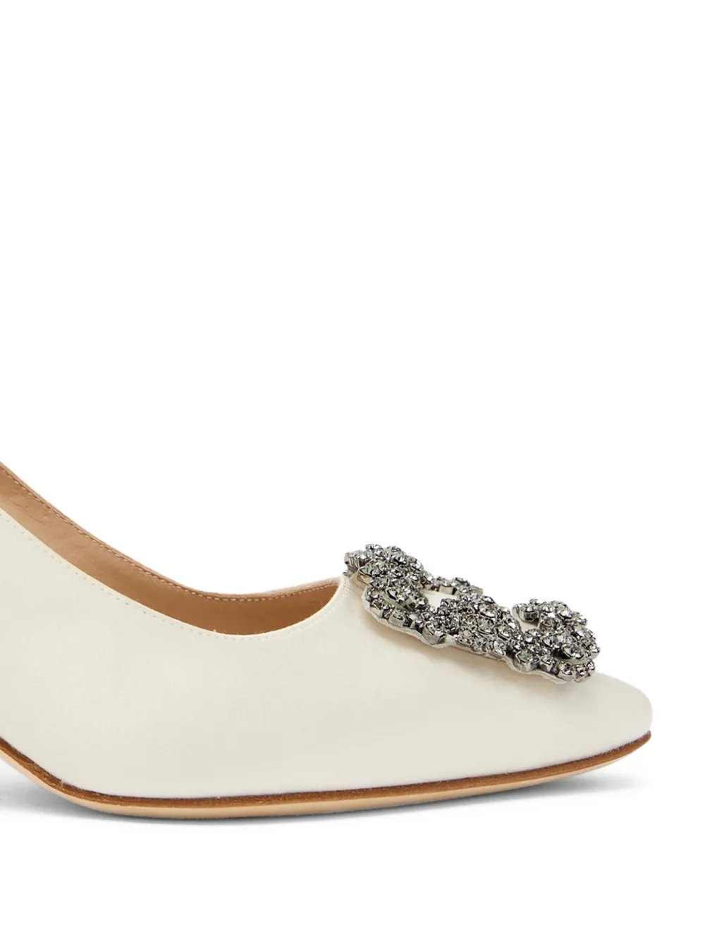 Manolo Blahnik Hangisi pumps met kristallen gesp Beige