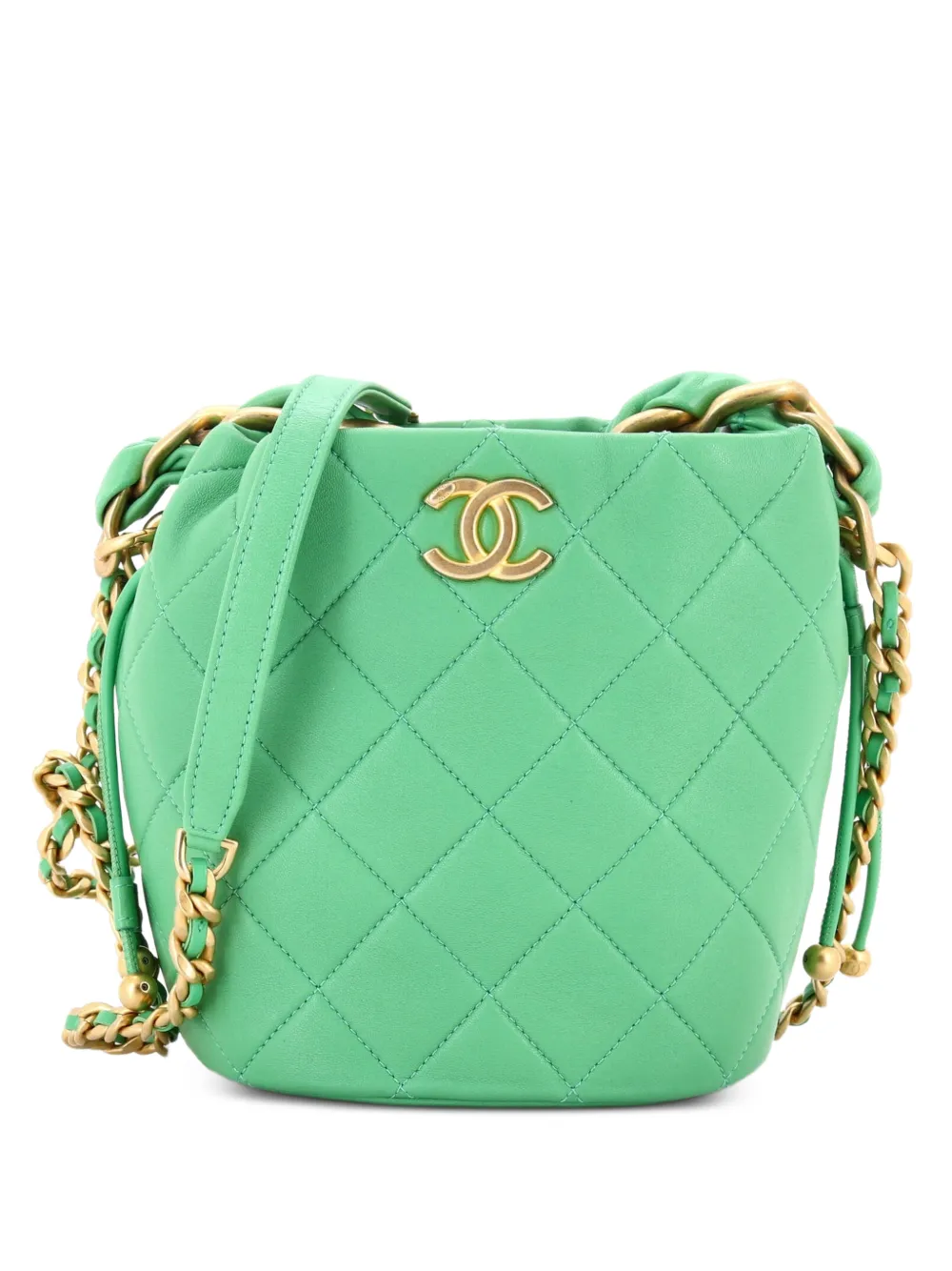 CHANEL Pre-Owned Entwined Chain Top Handle Drawstring Quilted Shiny Lambskin Small bucket bag - Verde