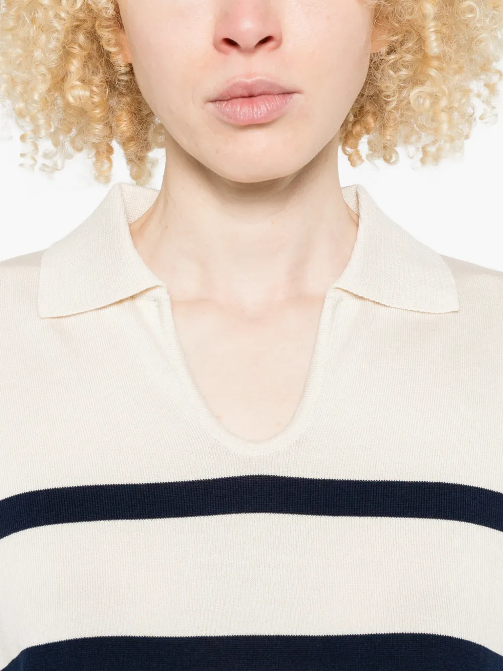 Maison Kitsuné Gestreepte trui met open kraag Beige