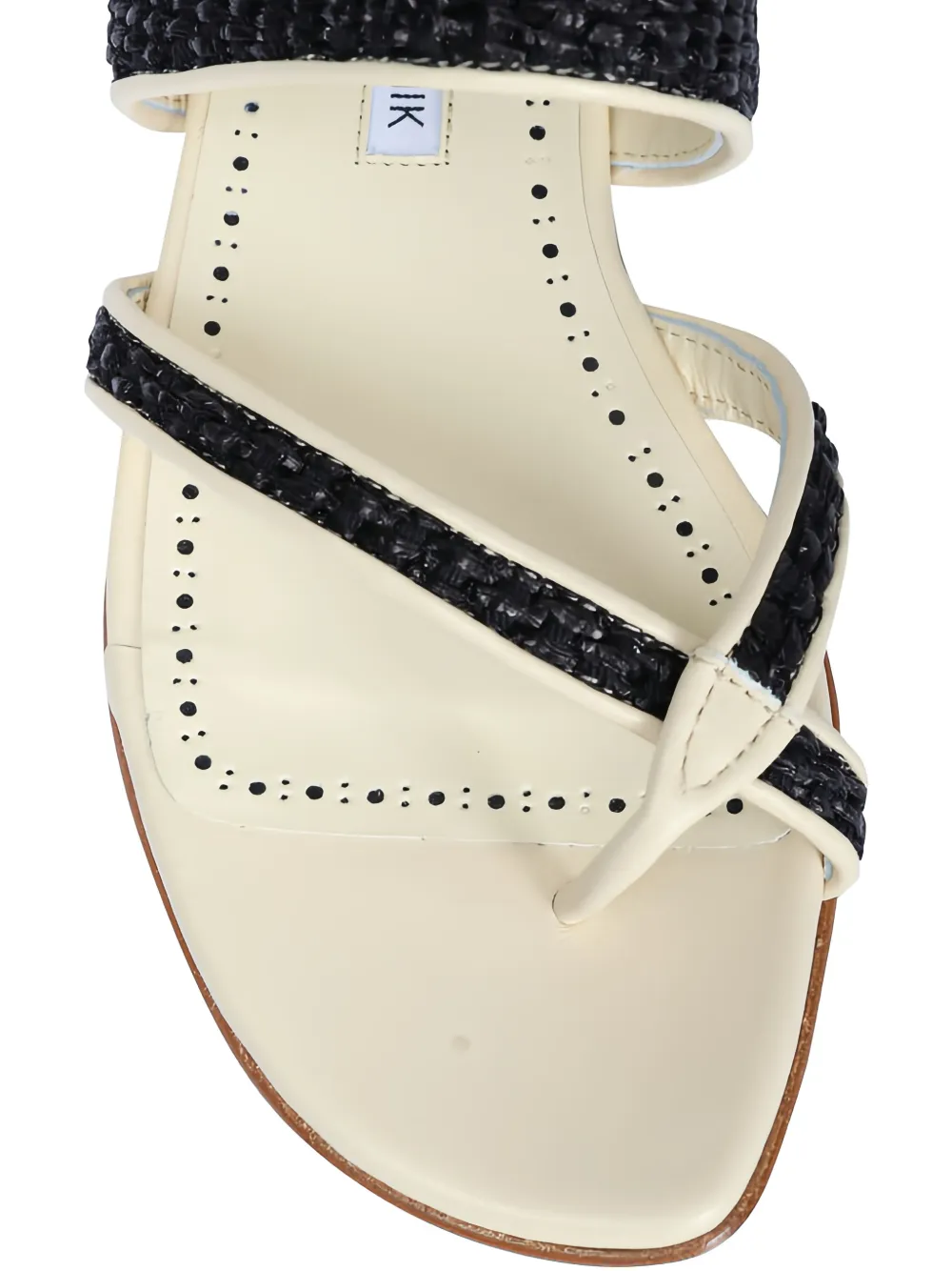 Manolo Blahnik Susara sandalen met bandje Beige