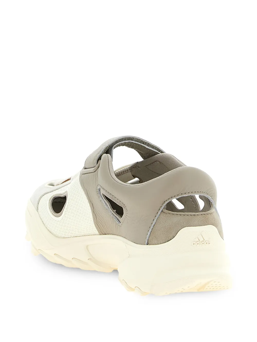 Y-3 cutout embossed logo sandals Grijs