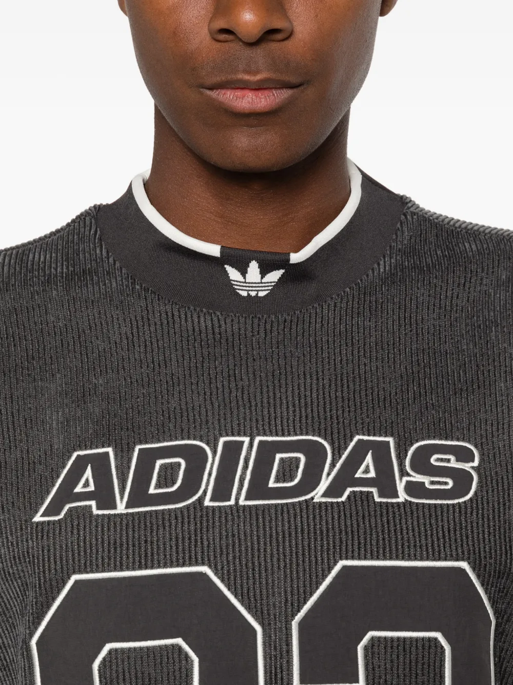 adidas Geribbeld T-shirt met logoprint Grijs