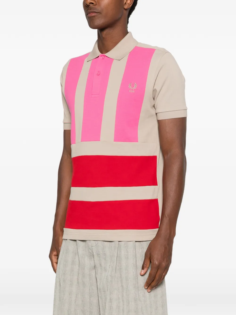 Comme Des Garçons Shirt Poloshirt met geborduurd logo en colourblocking Beige