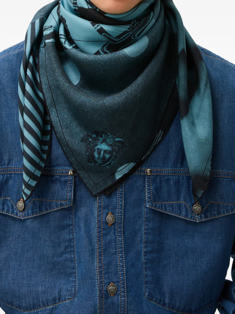 Versace Zijden twill sjaal met print Blauw