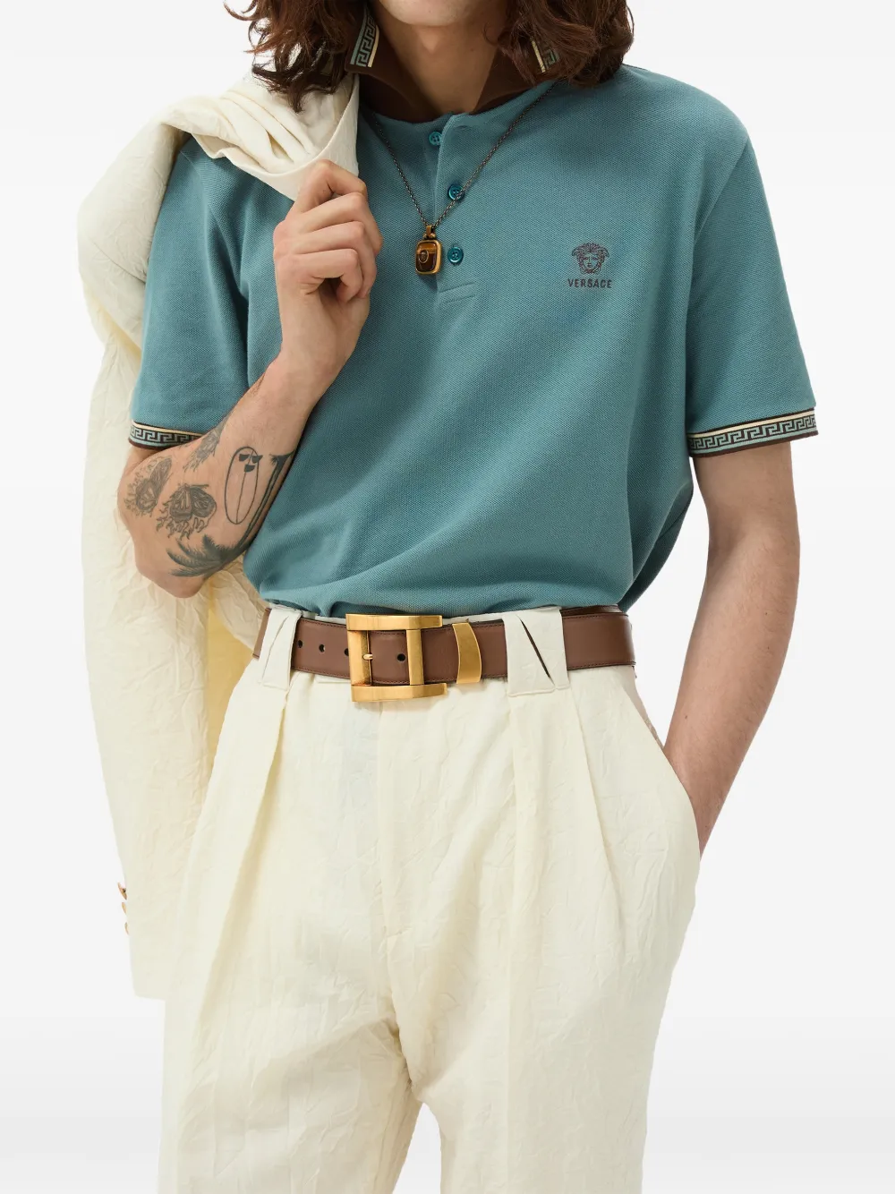 Versace Poloshirt met Medusa-borduurwerk en Greca-afwerking Blauw