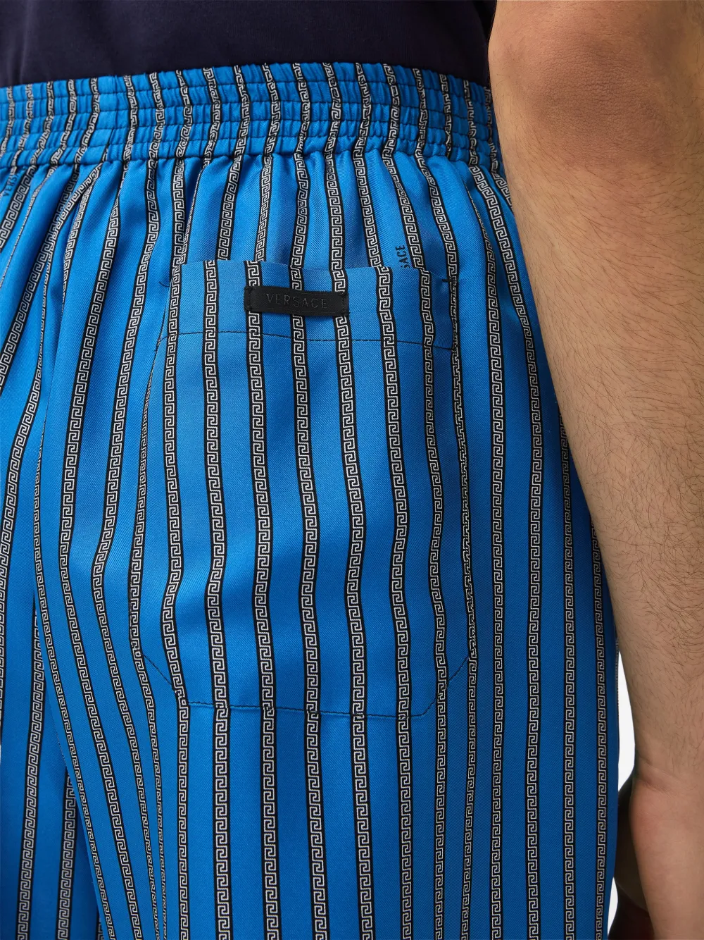 Versace Zijden twill shorts met print Blauw