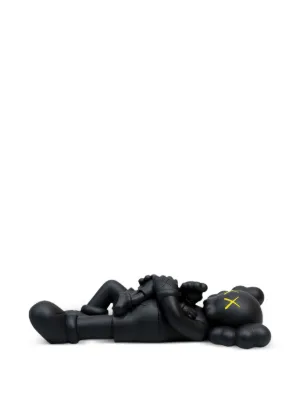 KAWS Holiday Shanghai フィギュア | ブラック | FARFETCH JP