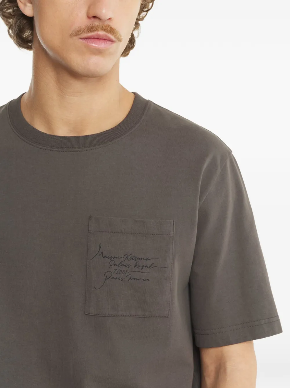 Maison Kitsuné T-shirt met zak en korte mouwen Grijs